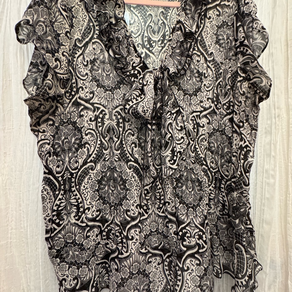 Elegant Black and White Ruffled Patterned Women's Top